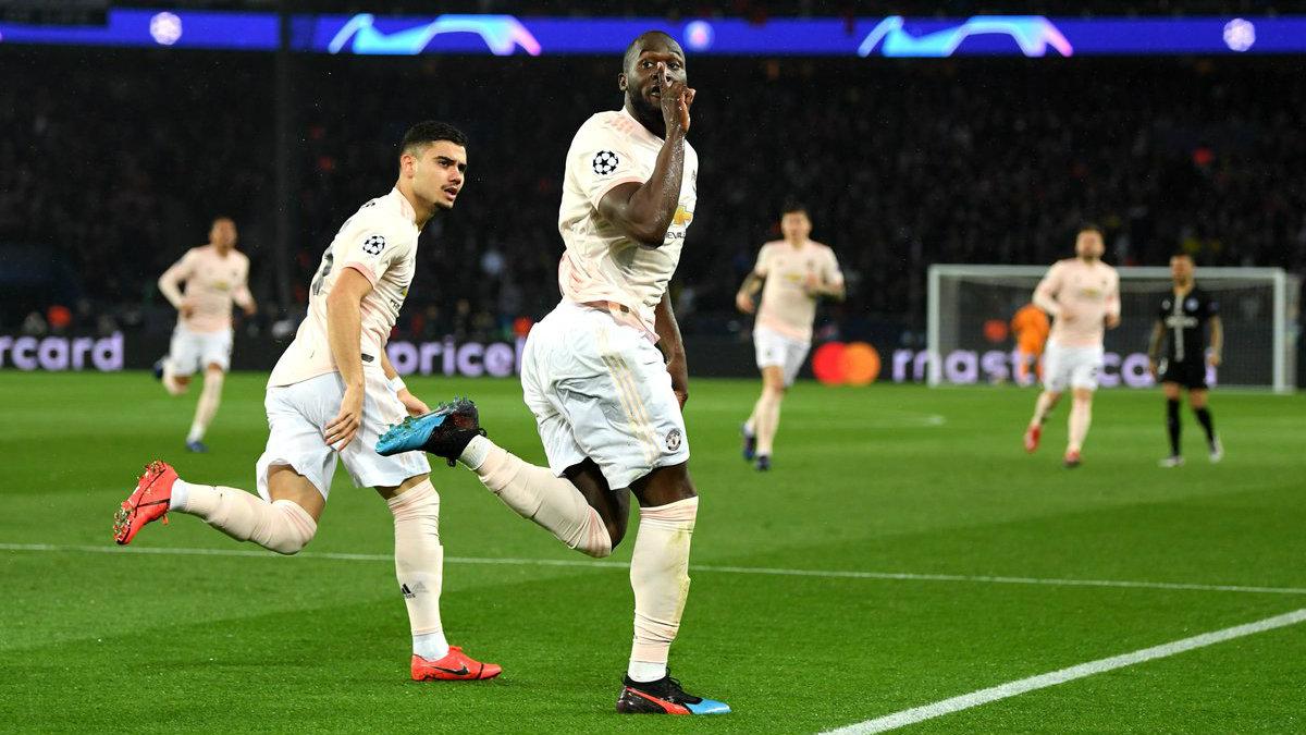 Aksi Romelu Lukaku saat mencetak gol pertama ke gawang PSG, Kamis (07/03/19). Copyright: twitter.com/manutd