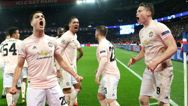 Diogo Dalot saat merayakan kemenangan dramatis Manchester United saat singkirkan PSG di Liga Champions, Kamis (07/03/19). Copyright: Internet