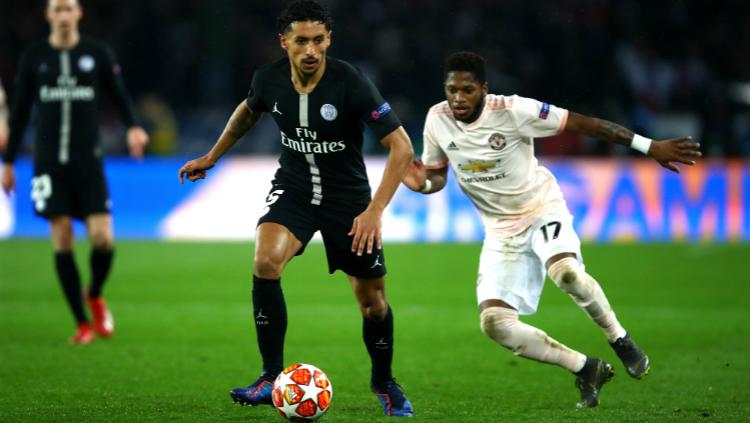 Fred menjaga pergerakan Marquinhos dalam pertandingan leg kedua babak 16 besar Liga Champions antara PSG vs Manchester United, Kamis (07/03/19) dini hari WIB.