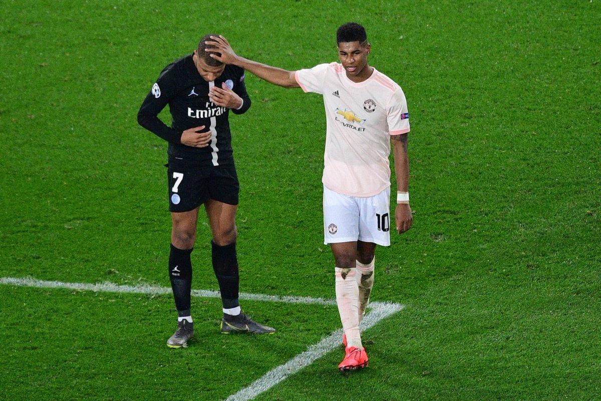 Marcus Rashford menghibur Kylian Mbappe usai PSG gagal lolos ke 8 besar Liga Champions Copyright: Getty Images