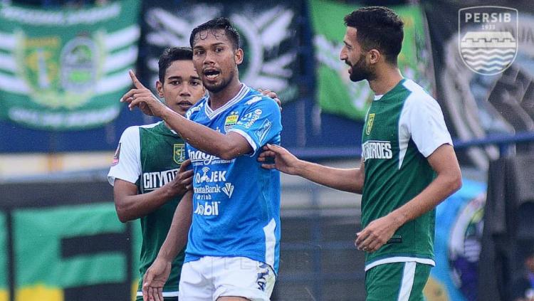 Saepuloh Maulana menjalani laga debut saat Persebaya Surabaya vs Persib Bandung di Piala Presiden 2019, Kamis (07/03/19). Copyright: persib.co.id