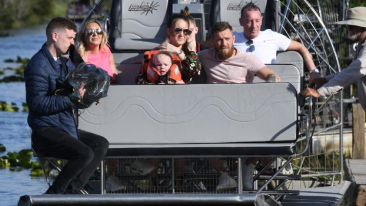 Conor McGregor ajak keluarganya ke pusat penangkaran buaya Copyright: The Mega Agency, Via The Sun