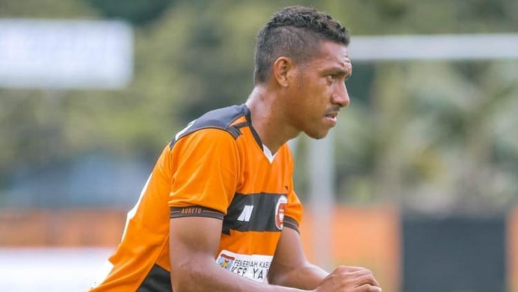 Delvin Rumbino saat jalani latihan.