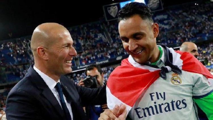 Selebrasi Zinedine Zidane (kiri) dan Keylor Navas (kanan) Copyright: INDOSPORT