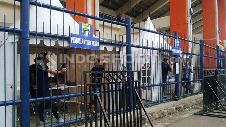 Situasi Si Jalak Harupat, Kabupaten Bandung, Selasa (12/03/2019) terlihat sepi menjelang laga Persib kontra Perseru. Copyright: Arif Rahman/INDOSPORT