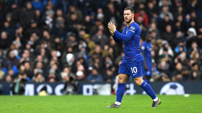 Eden Hazard pergi meninggalkan lapangan Copyright: INDOSPORT