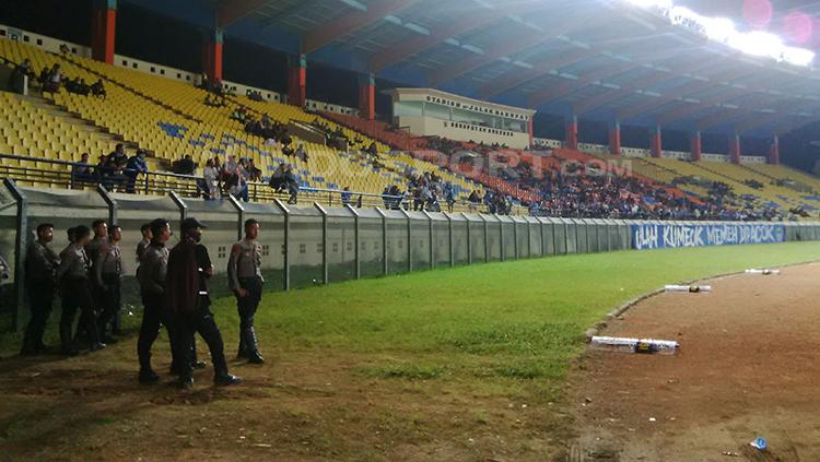 Kursi tribun di Stadion Si Jalak Harupat, Kabupaten Bandung, Selasa (12/03/2019) tampak kosong saat Persib menghadapi Perseru. Copyright: Arif Rahman/INDOSPORT