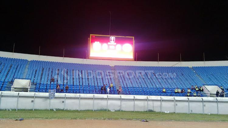 Kursi tribun di Stadion Si Jalak Harupat, Kabupaten Bandung, Selasa (12/03/2019) tampak kosong saat Persib menghadapi Perseru. Copyright: Arif Rahman/INDOSPORT