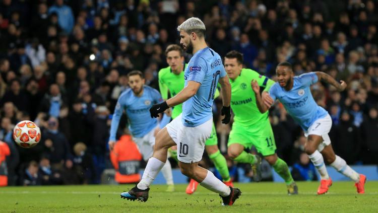 Sergio Aguero Coba Menendang bola Copyright: Twitter