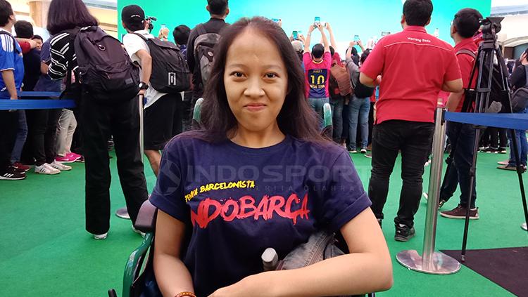Dinda, gadis cantik disabilitas penggemar berat Barcelona