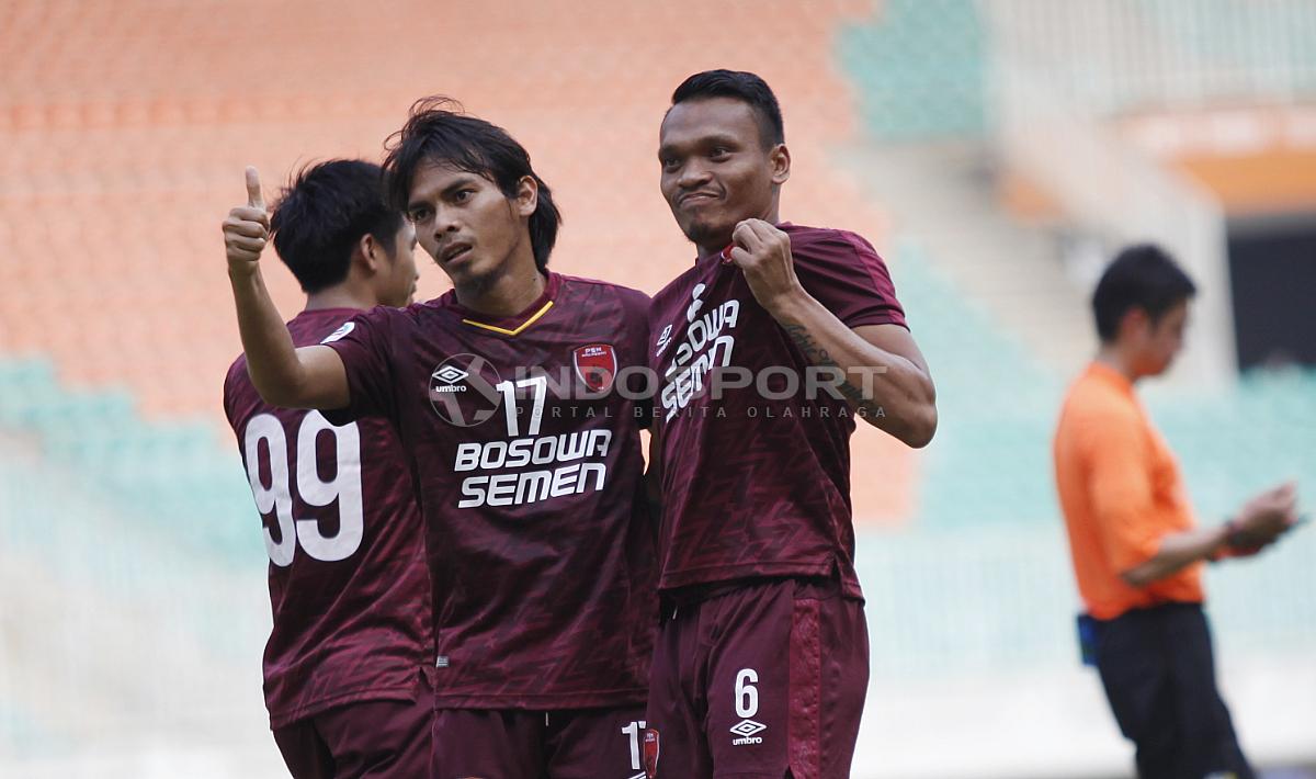 Aksi selebrasi pemain PSM Makassar usai Ferdinand Sinaga cetak gol - INDOSPORT