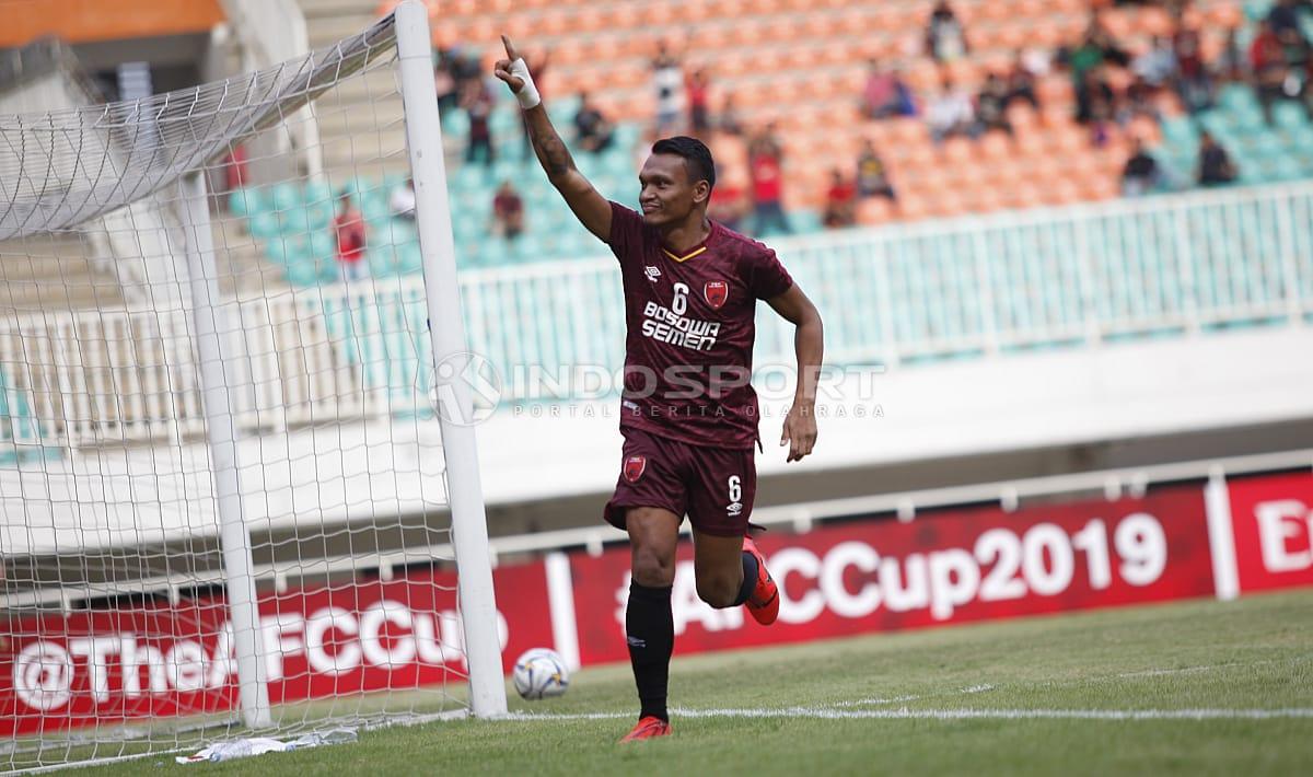 Peyerang PSM Makassar, Ferdinand Sinaga, ingin melanjutkan performa impresif pada leg kedua play-off Piala AFC 2020 melawan Lalenok United. - INDOSPORT