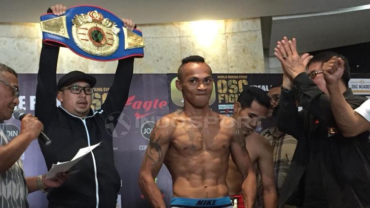 Oktovianus Moensaku, petinju Indonesia yang meraih gelar juara Super Bantam Internasional UBO. - INDOSPORT