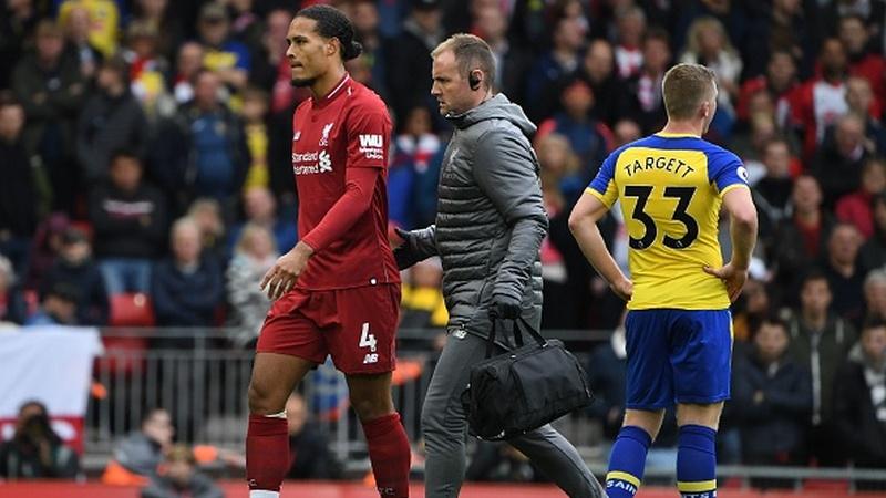 Virgil van Dijk (kiri) saat melawan Southampton