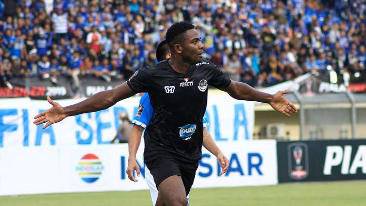 Osas Saha merayakan gol ke gawan Persib Bandung Copyright: www.instagram.com/pstni_official/