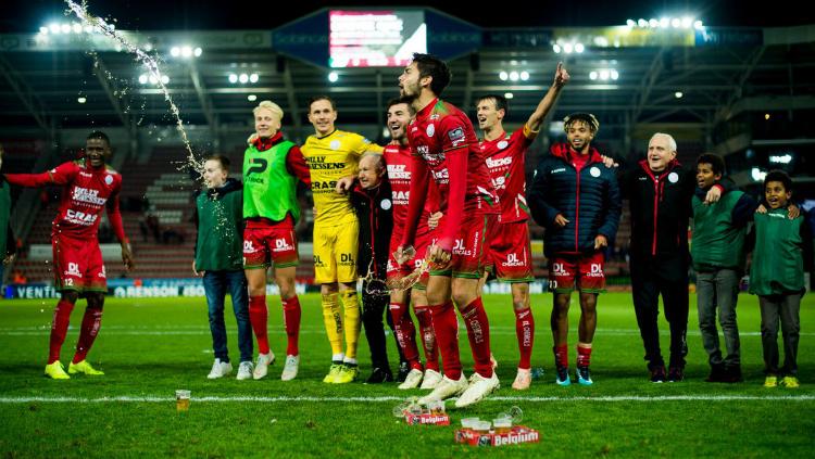 Sandy Walsh saat melakukan selebrasi usai mencetak gol untuk klubnya di Liga Belgia.