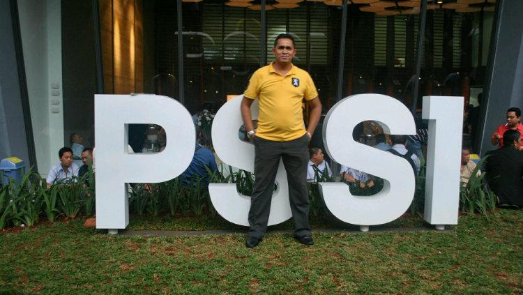 Ketua Asprov PSSI Maluku Sofyan Lestaluhu. Copyright: Twitter/@Salahutu