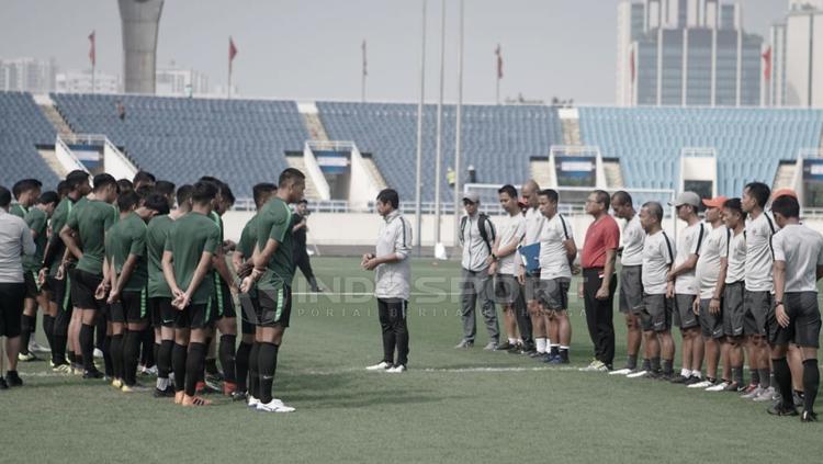 Latihan terakhir timnas Indonesia U-23 jelang laga perdana kualifikasi Piala AFC U-23 2020 di Stadion My Dhin Hanoi Vietnam. Copyright: Zainal Hasan/INDOSPORT
