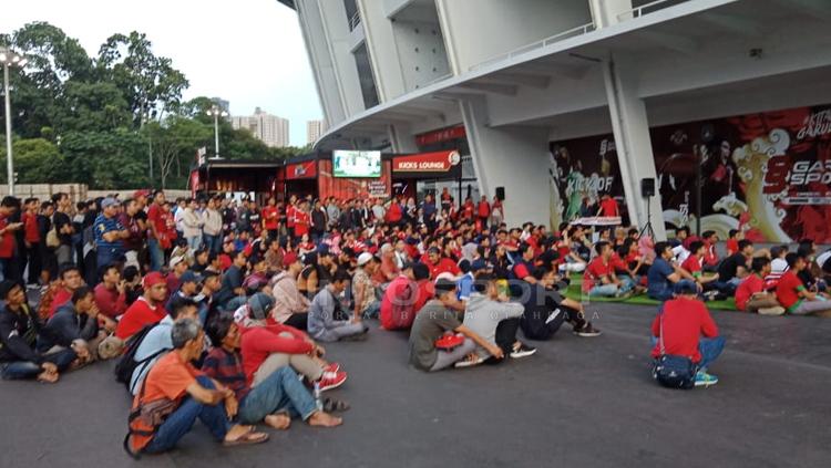Suasana nonton bareng laga Indonesia vs Thailand di Gelora Bung Karno, Jakarta. - INDOSPORT