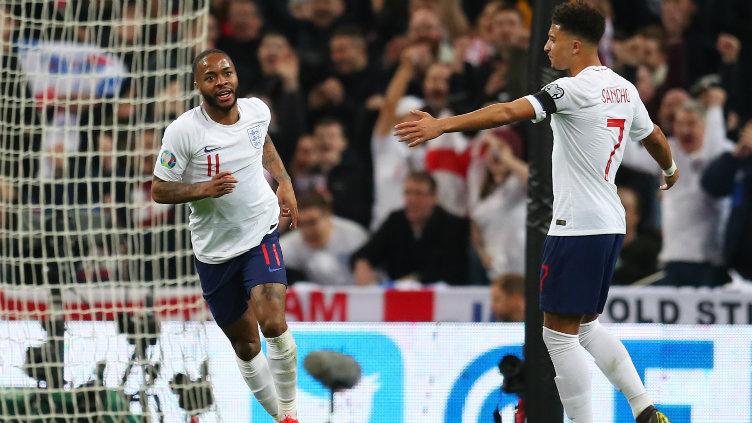 Selebrasi Raheem Sterling usai cetak gol ke gawang Rep. Ceska.