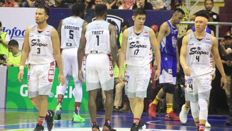 Pemain Stapac Jakarta usai melakukan selebrasi melawan Satria Muda Pertamina di final Copyright: Arif Rahman/INDOSPORT