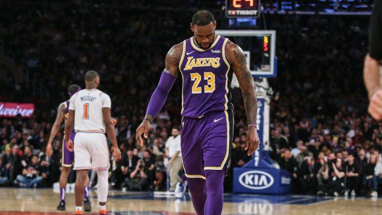 Ekspresi LeBron James saat LA Lakers kalah dari Brooklyn Nets, Sabtu (23/03/19) - INDOSPORT