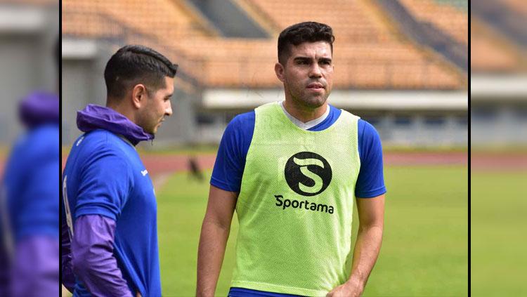 Bek baru PERSIB Fabiano Rosa Beltrame telah menjalani latihan perdana pada Minggu pagi 24 Maret 2019. Copyright: persib.co.id