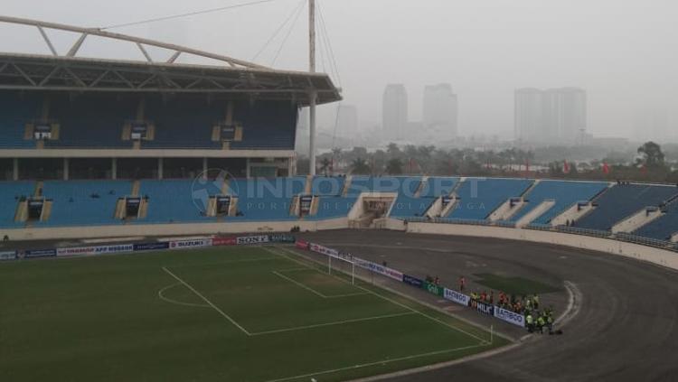 Stadion My Dinh kosong, suporter Timnas Indonesia U-23 tak ada yang menonton langsung laga melawan Brunei Darussalam. Copyright: Zainal Hasan/INDOSPORT