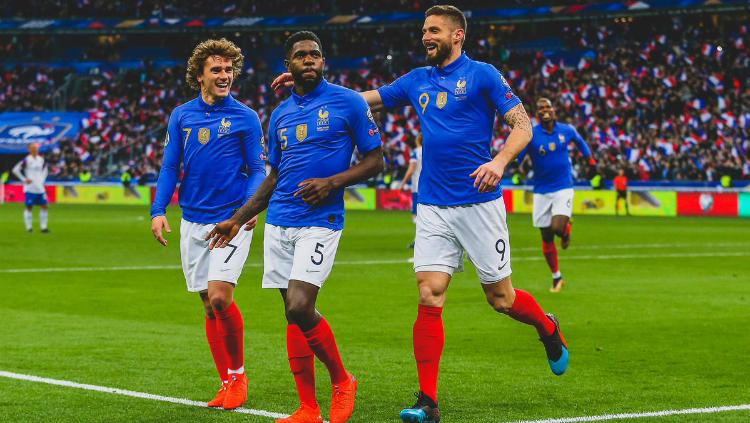 Samuel Umtiti merayakan gol bersama Antoine Griezmann dan Olivier Giroud saat Timnas Prancis menghadapi Islandia, Selasa (26/03/19) dini hari WIB. Copyright: fff.fr