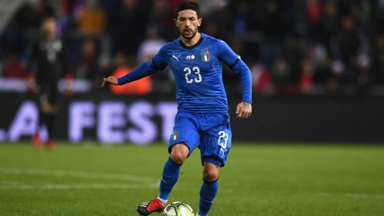 Gelandang Timnas Italia, Stefano Sensi saat membawa bola di pertandingan Kualifikasi Euro 2020 menghadapi Liechtenstein, Rabu (27/03/19) dini hari WIB. Copyright: SempreMilan