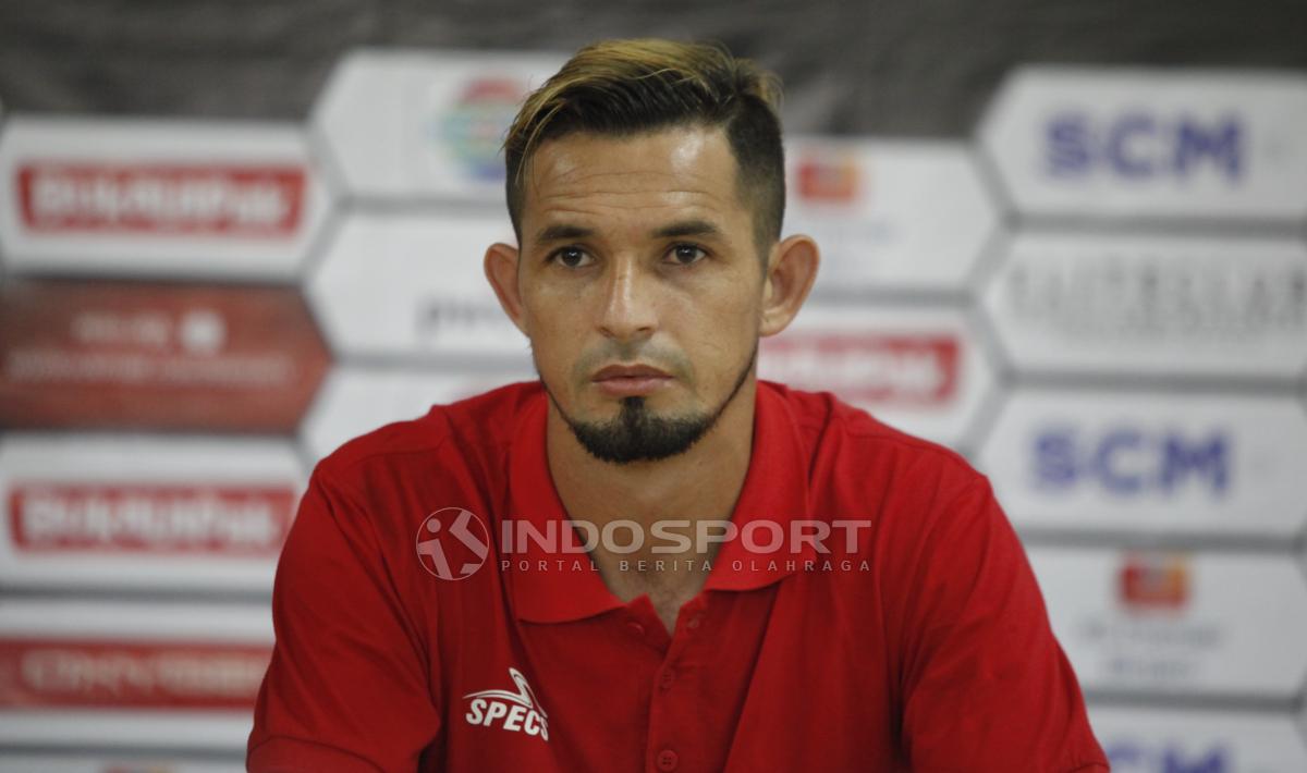 Pemain Persija Jakarta, Silvio Escobar pada jumpa pers jelang babak 8 besar Piala Presiden 2019 lawan Kalteng Putra di stadion Patriot, Rabu (27/03/19).