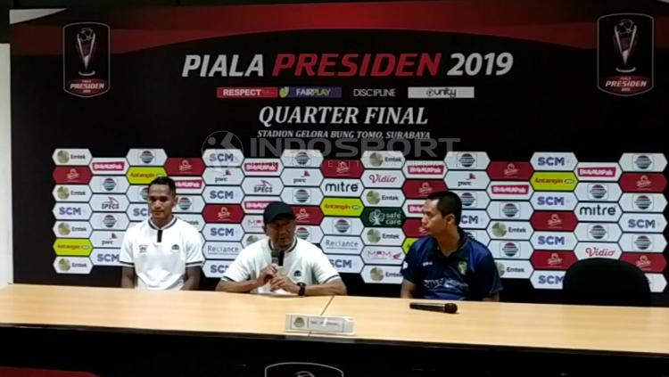 Pelatih Tira Persikabo, Rahmad Darmawan saat konferensi pers usai laga lawan Persebaya, Jumat (29/03/19).