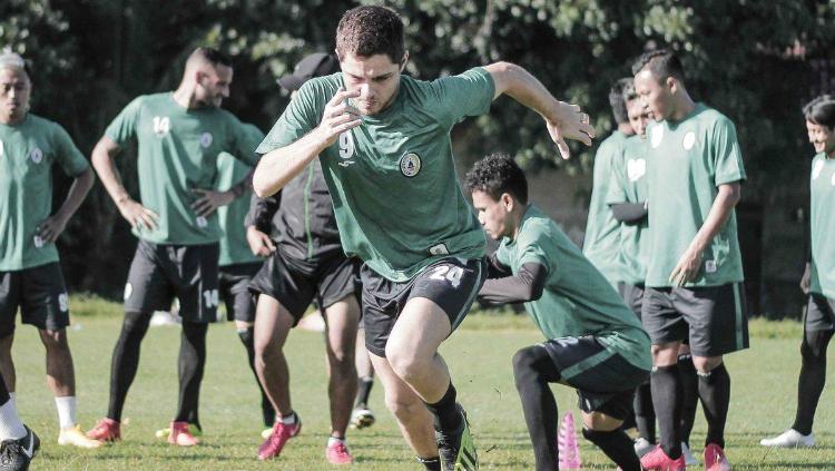 Gelandang asal Brasil rekan Neymar, Guilherme Batata, mencapai kata sepakat alias deal dengan PSS Sleman.