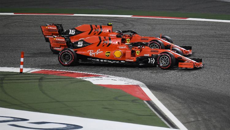 Dua pembalap Ferrari, Sebastian Vettel dan Charles Leclerc unggul di awal Formula 1 GP Bahrain 2019. - INDOSPORT