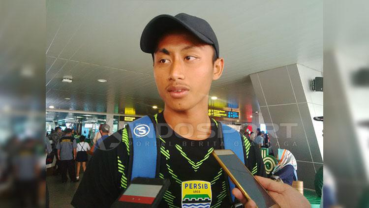 Pemain Persib, Agung Mulyadi di Bandara Husein Sastranegara, Kota Bandung, Senin (01/04/19). Copyright: Arif Rahman/Indosport