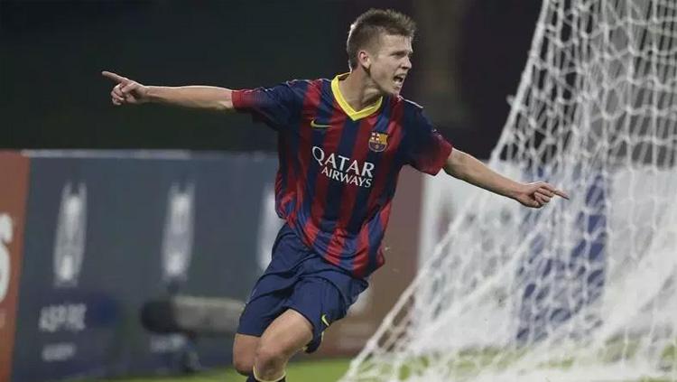 Dani Olmo saat masih membela Barcelona. Copyright: timejust