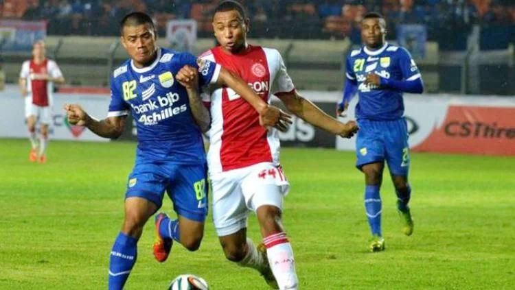 Pertandingan Persib Bandung vs Ajax. Copyright: Dok. Liga Indonesia