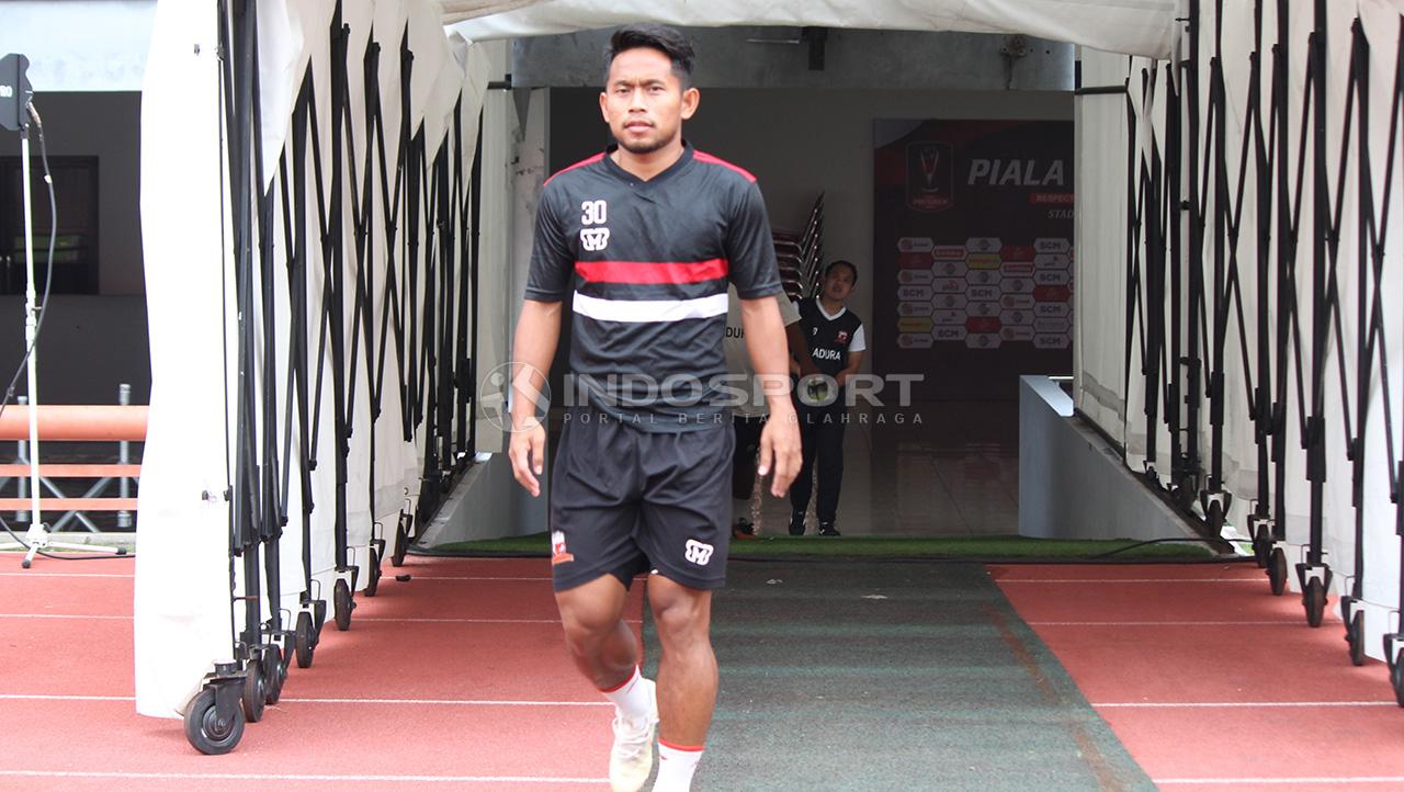 Andik Vermansyah bersiap mengikuti OT di Stadion GBT pada Selasa (2/4/19). Copyright: Fitra Herdian/Indosport.com