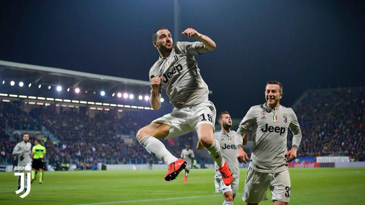 Leonardo Bonucci merayakan golnya saat Juventus bertamu ke markas Cagliari di pertandingan Serie A Italia, Rabu (03/04/19) dini hari WIB. Copyright: juventus.com
