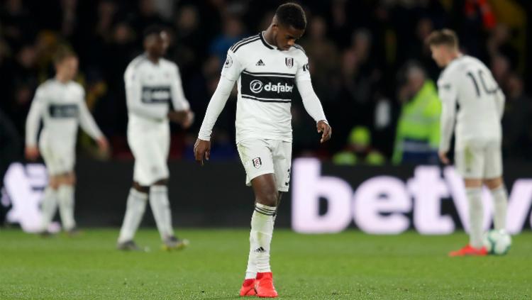 Salah satu wonderkid Fulham, Ryan Sessegnon tertunduk lesu usai timnya degradasi dari Liga Primer Inggris 2018/19, Rabu (03/04/19) dini hari WIB. Copyright: Richard Heathcote/Getty Images