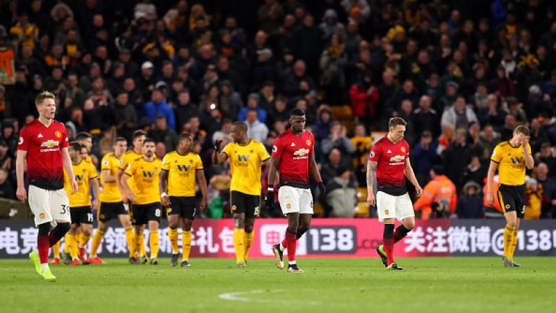 Skuat Man United tertunduk lesu pasca dikalahkan Wolves
