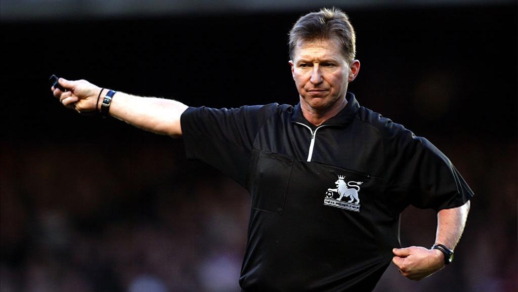 Mantan wasit dari Inggris, Eddie Wolstenholme.