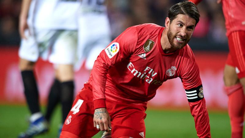 Sergio Ramos menahan kesakitan di laga Valencia vs Real Madrid Copyright: Quality Sport Images/Getty Images