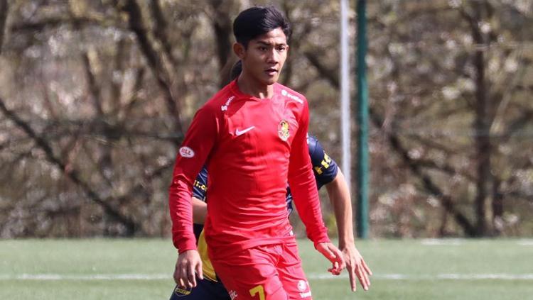 Pemain muda asal Indonesia, Firza Andika, berhasil mencetak dua gol untuk AFC Tubize U-18 saat pertandingan persahabatan melawan Marcet Academy of Barcelona Copyright: afctubize_asia_official