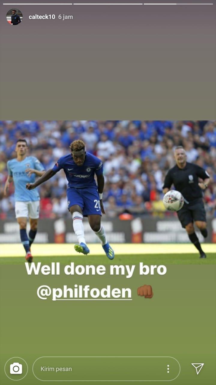 Phil Foden (Manchester City) dan Callum Hudson-Odoi (Chelsea) berbagi pujian. Copyright: Instagram/Callum Hudson-Odoi