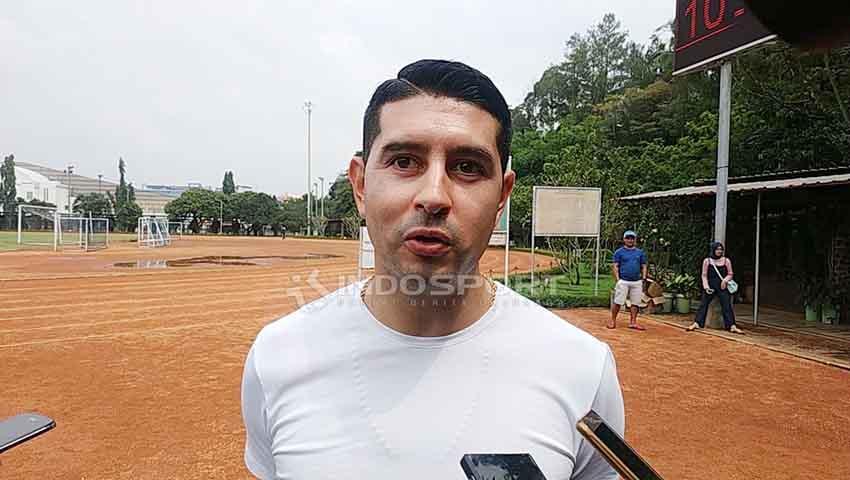Gelandang Persib, Ezteban Vizcarra saat ditemui di Lapangan Saraga, Kota Bandung, Jumat (05/04/2019)./Arif Rahman/Indosport.com