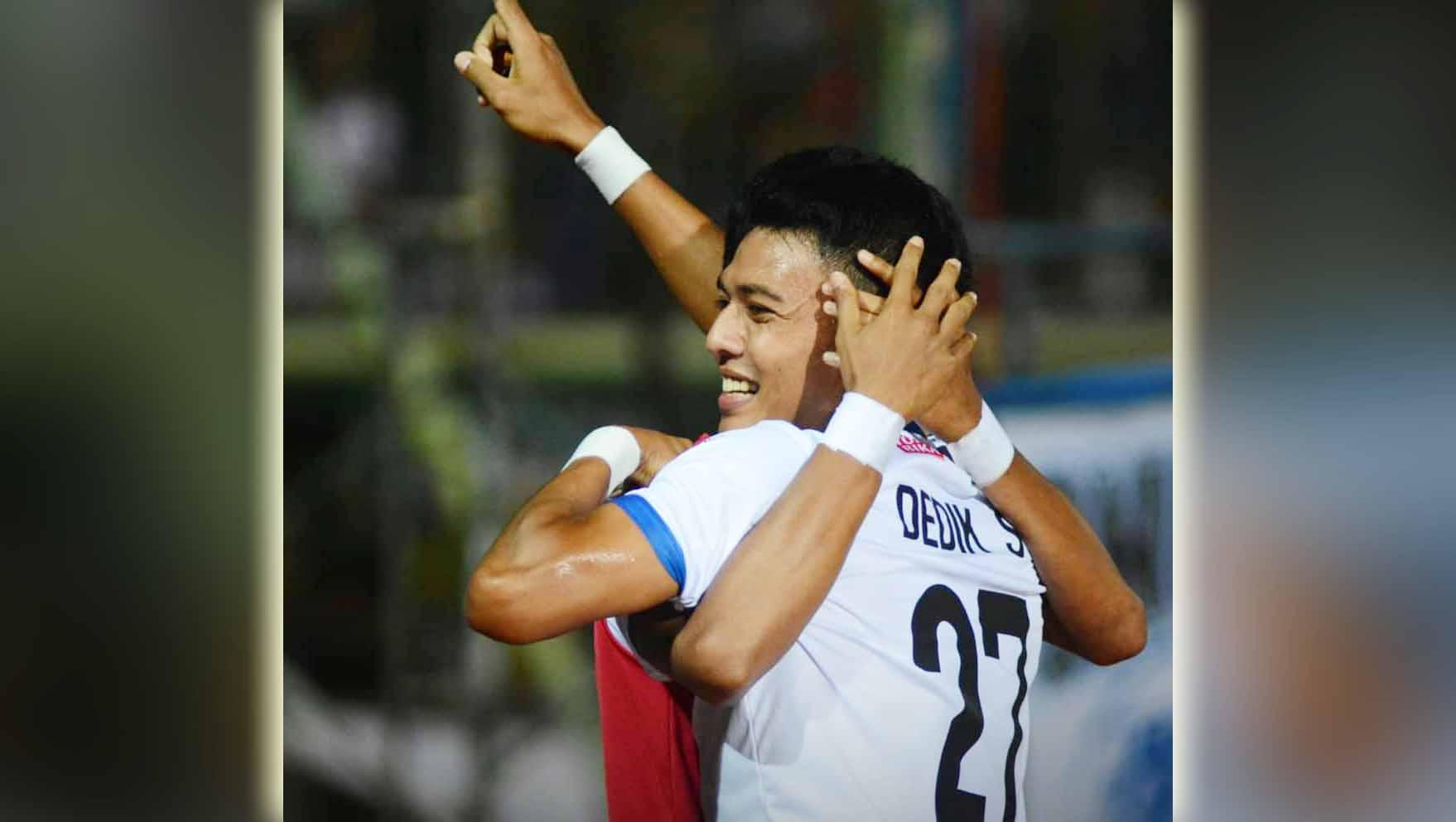 Selebrasi Dedik Setiawan usai membobol gawang Kalteng Putra./Twitter@AremafcOfficial