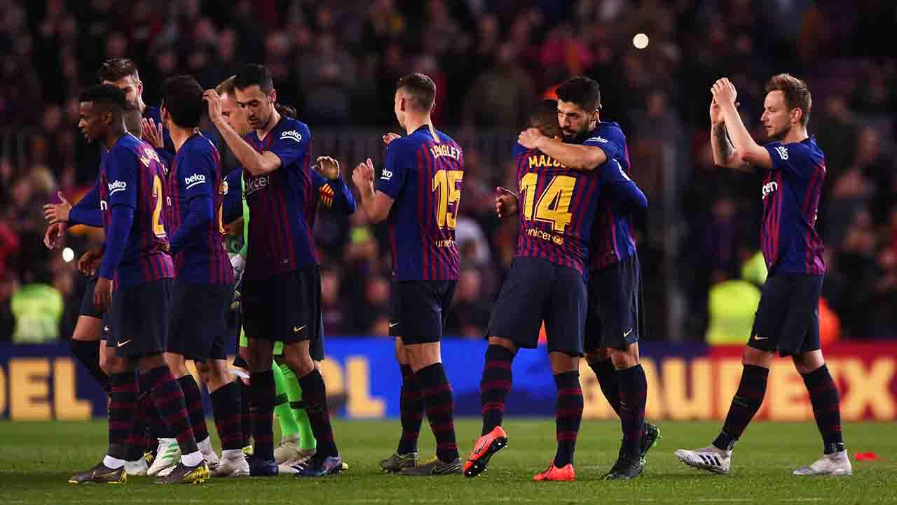 Pemain Barcelona usai pertandingan selesai melawan Atletico Madrid di Camp Nou Minggu (07/04/19). Alex Caparros / Getty Images