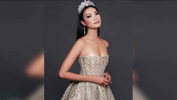 Model sekaligus host, Jesslyn Lim.