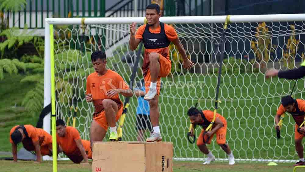 Striker anyar Badak Lampung FC, TA Musafri berlatih di Lestarindo Sport Garden, Boyolali. Ronald Seger Prabowo/INDOSPORT - INDOSPORT